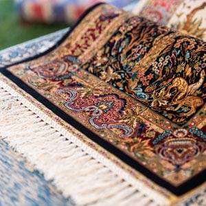 Hand Woven Silk Carpets Manufacturers in Uttar Pradesh